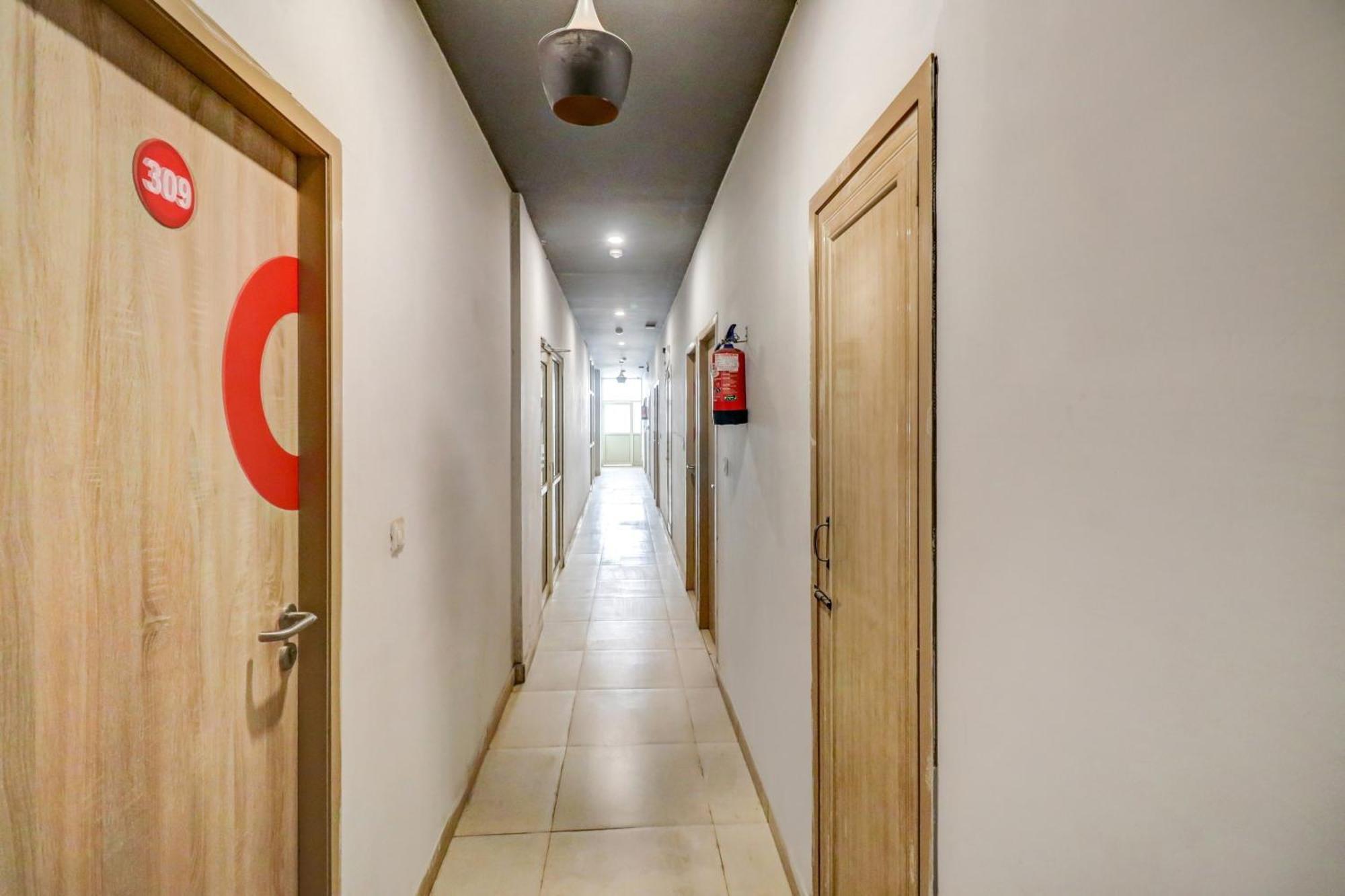 Hotel O Jps Grand Hotel Нью-Дели Экстерьер фото