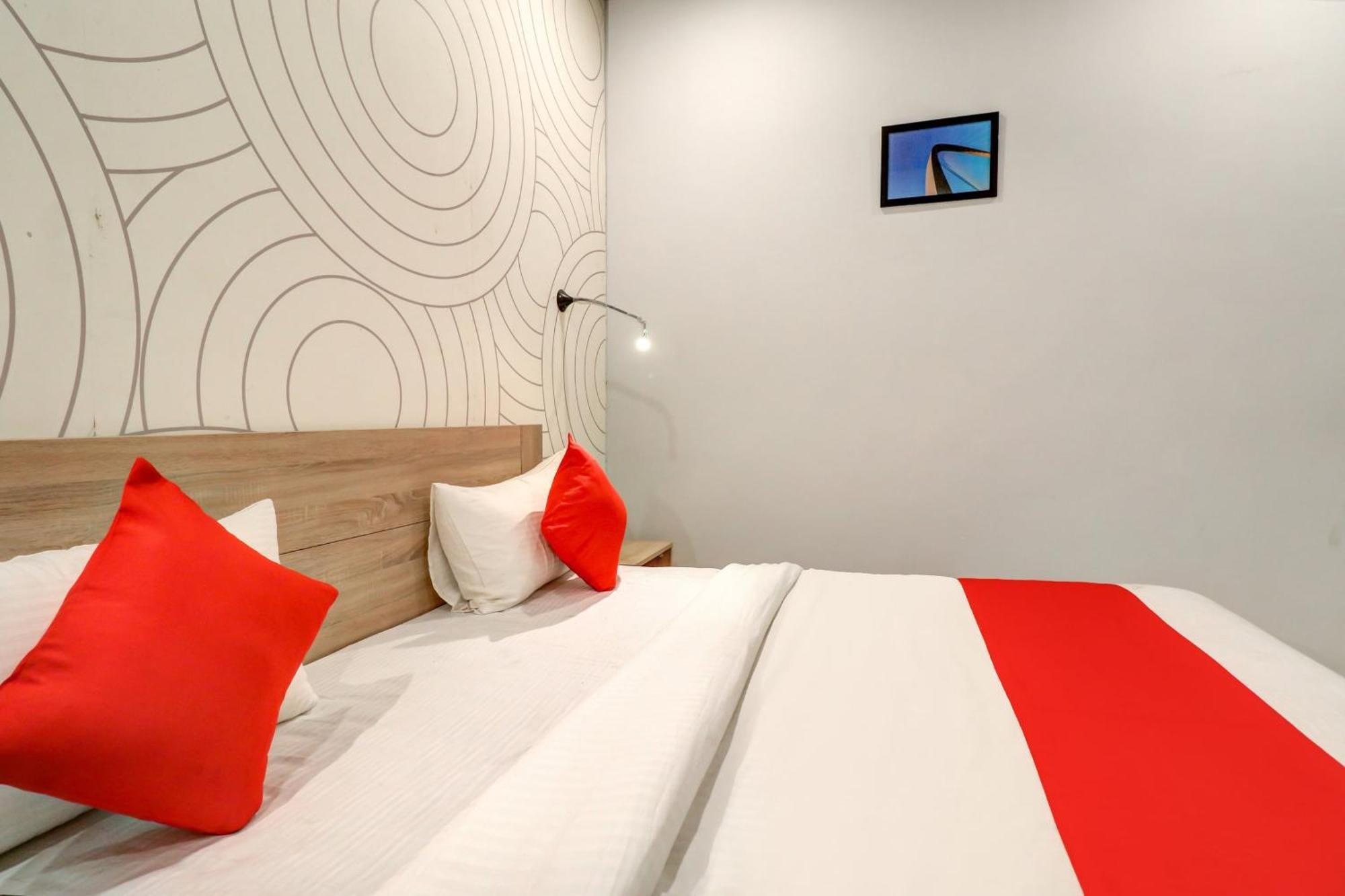 Hotel O Jps Grand Hotel Нью-Дели Экстерьер фото